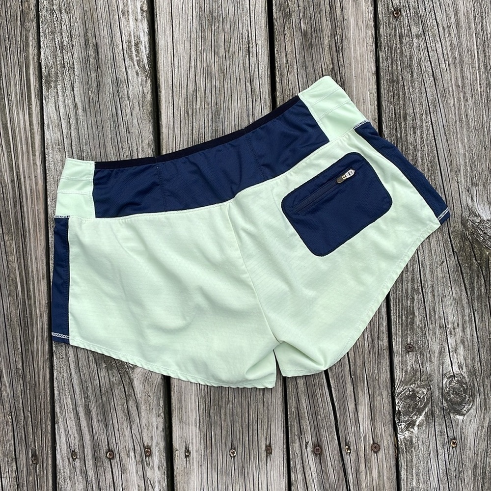 Oiselle Roga Shorts - Picture 3 of 5
